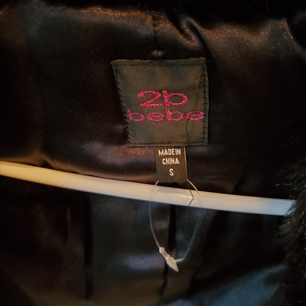 Women's Black Quilted Jacket with Faux Fur Collar - Picture 3 of 3